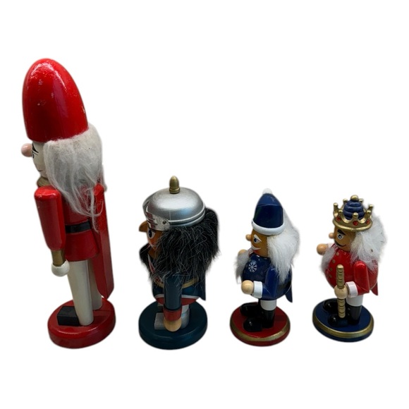 Vintage lot of 4 wooden nutcrackers 10” 6” 5” one missing shoe - Picture 2 of 5